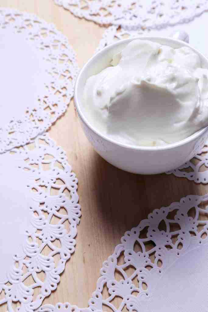 tazza di yogurt per articolo Yogurt greco fatto in casa senza colatura