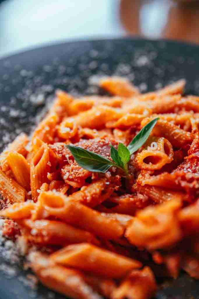 Immagine di penne al pomodoro per l'articolo Come reinventare la pasta al pomodoro